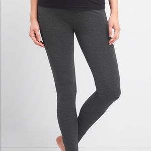 7 pairs of Gap maternity leggings